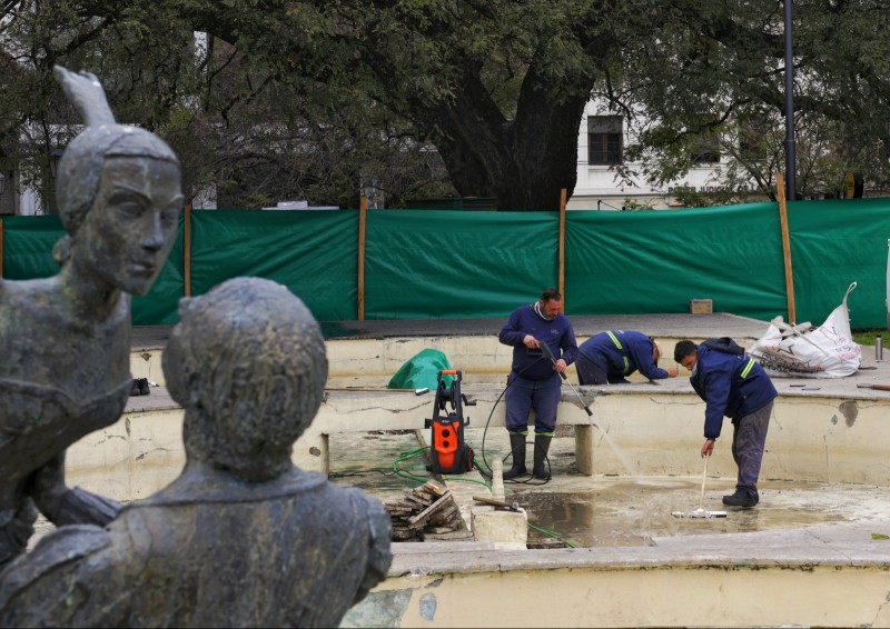 La Ciudad arrancó la restauración de la fuente de Plaza Lavalle