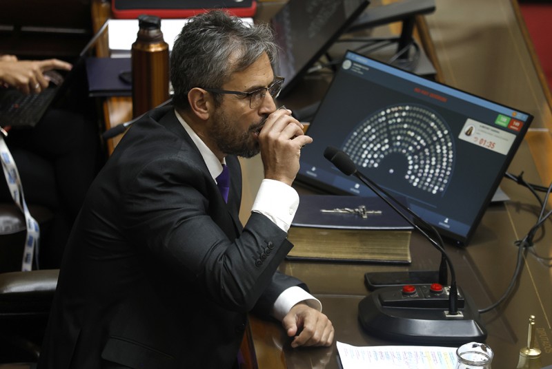 Menem posterga el proyecto de Malvinas de Santiago tras la abstención de Quirno en el Comité de Descolonización de la ONU