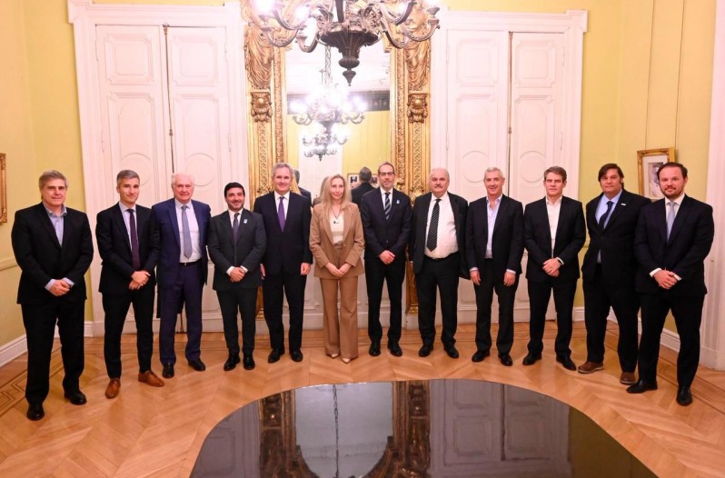 Karina y Quirno con empresarios de la carne