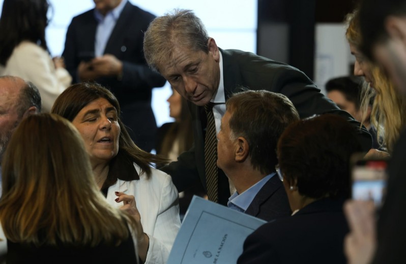 Vischi, Mariana Juri y Rodolfo Suárez.