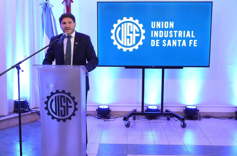 Pullaro en el acto por el Día de la Industria