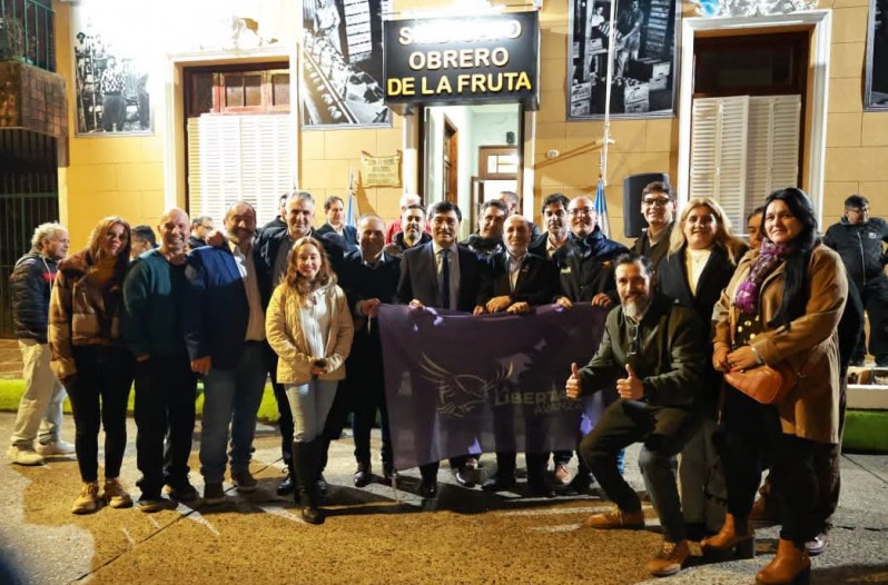 Vidoni, Amaro y Roque Fleitas en el acto partidario que hizo LLA en el sindicato intervenido
