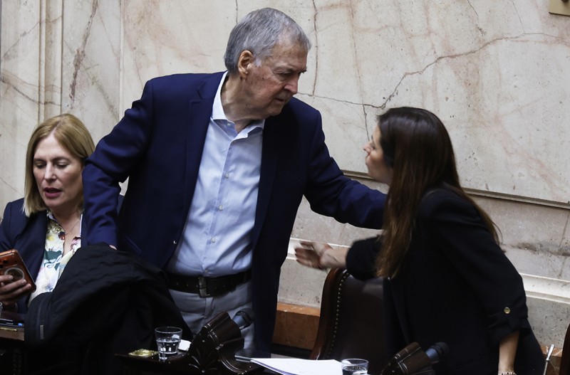 Sorpresivo pacto de Llaryora con Milei: hundió la ley de ayuda a las familias endeudadas