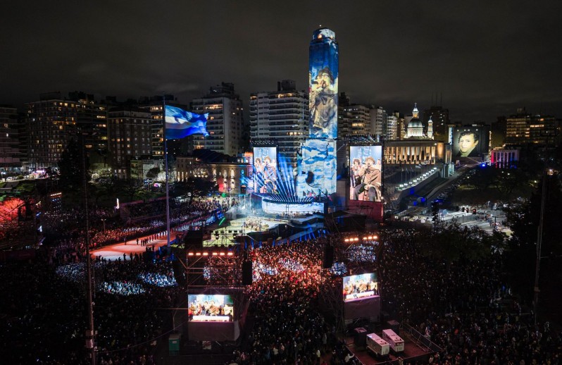 Monumento a la Bandera, apertura de los Juegos Suramericanos.