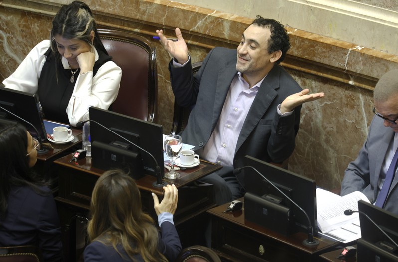 José María Carambia, junto a Gadano y Arce.