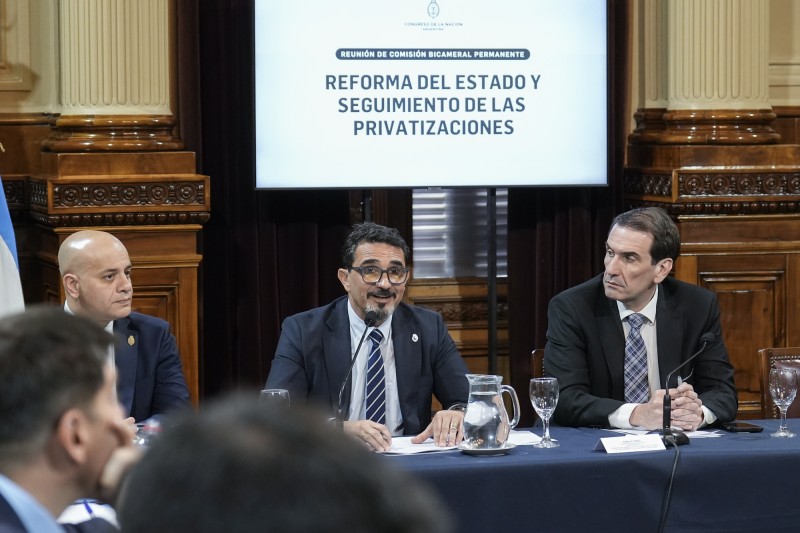 Denuncian a Chaher por las tasaciones secretas de las empresas que Milei quiere privatizar