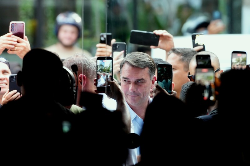 Atlas le da una ventaja de casi 6 puntos a Bolsonaro para la segunda vuelta