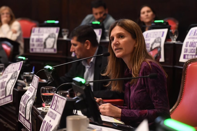 Raverta reprodujo audios con puteadas de Milei y los libertarios le respondieron con los gritos de Alberto a Fabiola