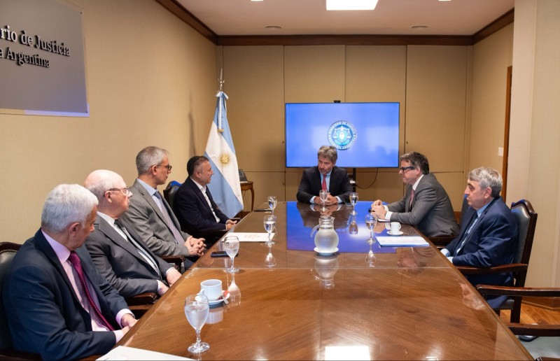 Mahiques se reunió con autoridades de la AMIA y anunció que promoverá acciones contra Irán
