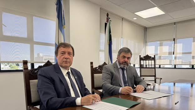 El gobernador Weretilneck junto a Sergio Ceci, ex funcionario del bloque oficialista que pasó al Superior Tribunal de Río Negro.