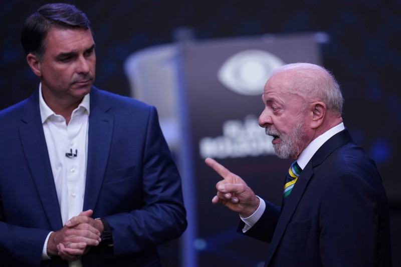 Bolsonaro evitó decir si apoya al modelo de Milei en el debate con Lula en Brasil