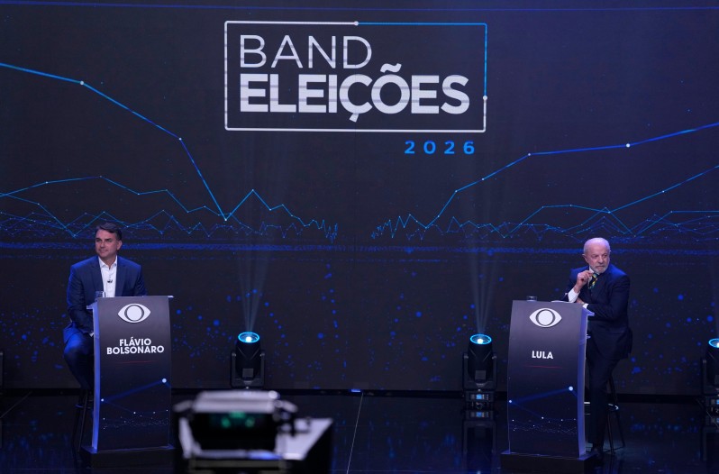 Bolsonaro evitó decir si apoya al modelo de Milei en el debate con Lula en Brasil