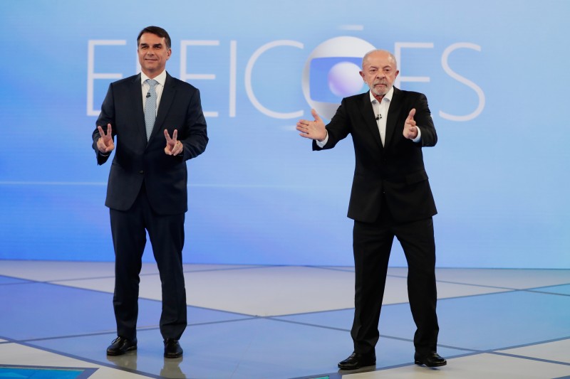 Bolsonaro le pidió disculpas a Lula por llamarlo "nueve dedos" y entran al balotaje en un empate técnico