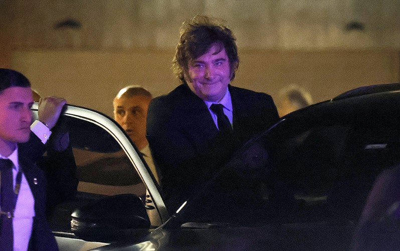 Lula le pidió explicaciones a la encargada de la embajada argentina en Brasil por la fuga de Bolsonaro Lula le pidió explicaciones a la encargada de la embajada argentina en Brasil por la fuga de Bolsonaro