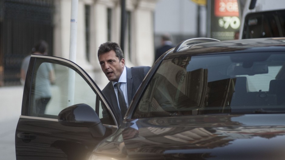 Massa se reunió con Alberto y negocia con la oposición para evitar el default