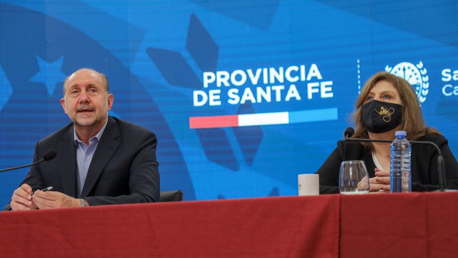 El gobernador Perotti y la ministra de Educación, Adriana Cantero.
