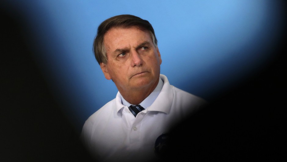 Bolsonaro propone vacunar primero a los empresarios, el día que Brasil supera los 4000 muertos